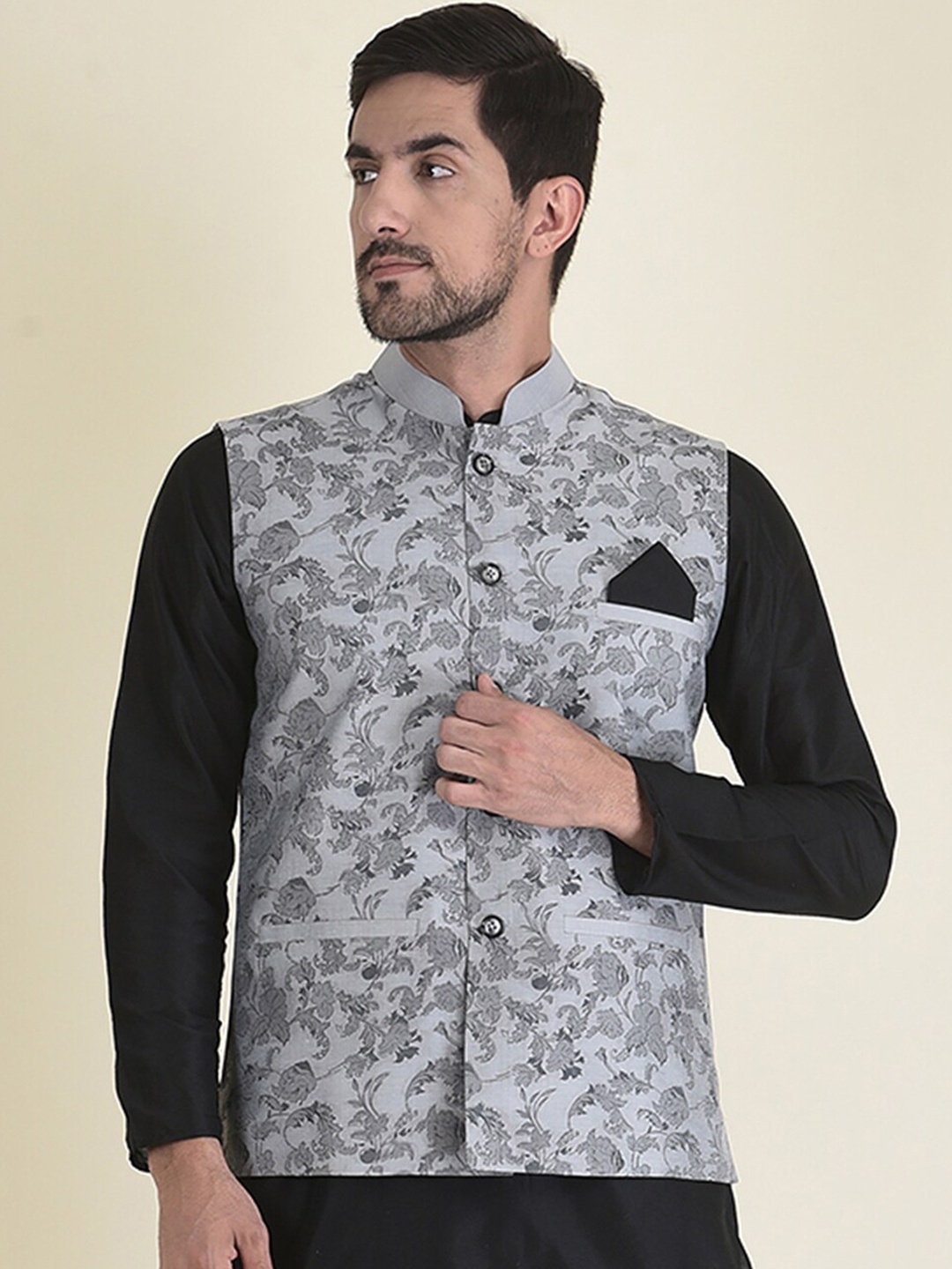 

DEYANN Men Silver-Toned Floral Kurta with Pyjamas