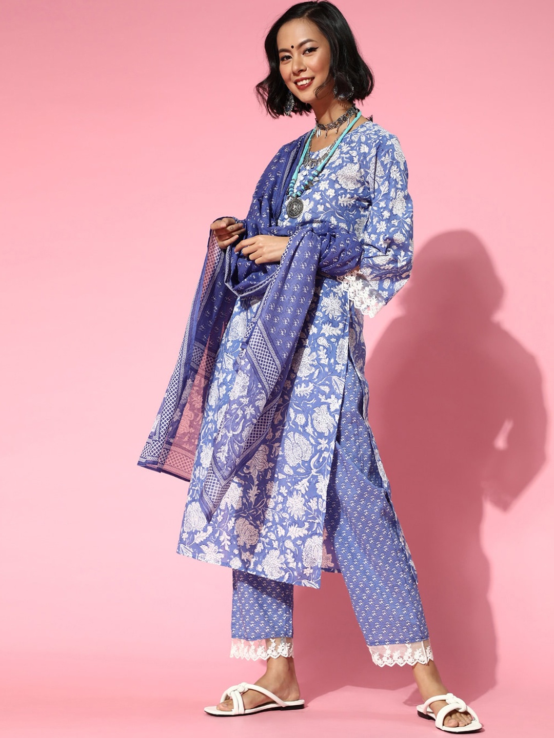 

Yufta Women Blue Floral Printed Pure Cotton Kurta with Trousers & With Dupatta