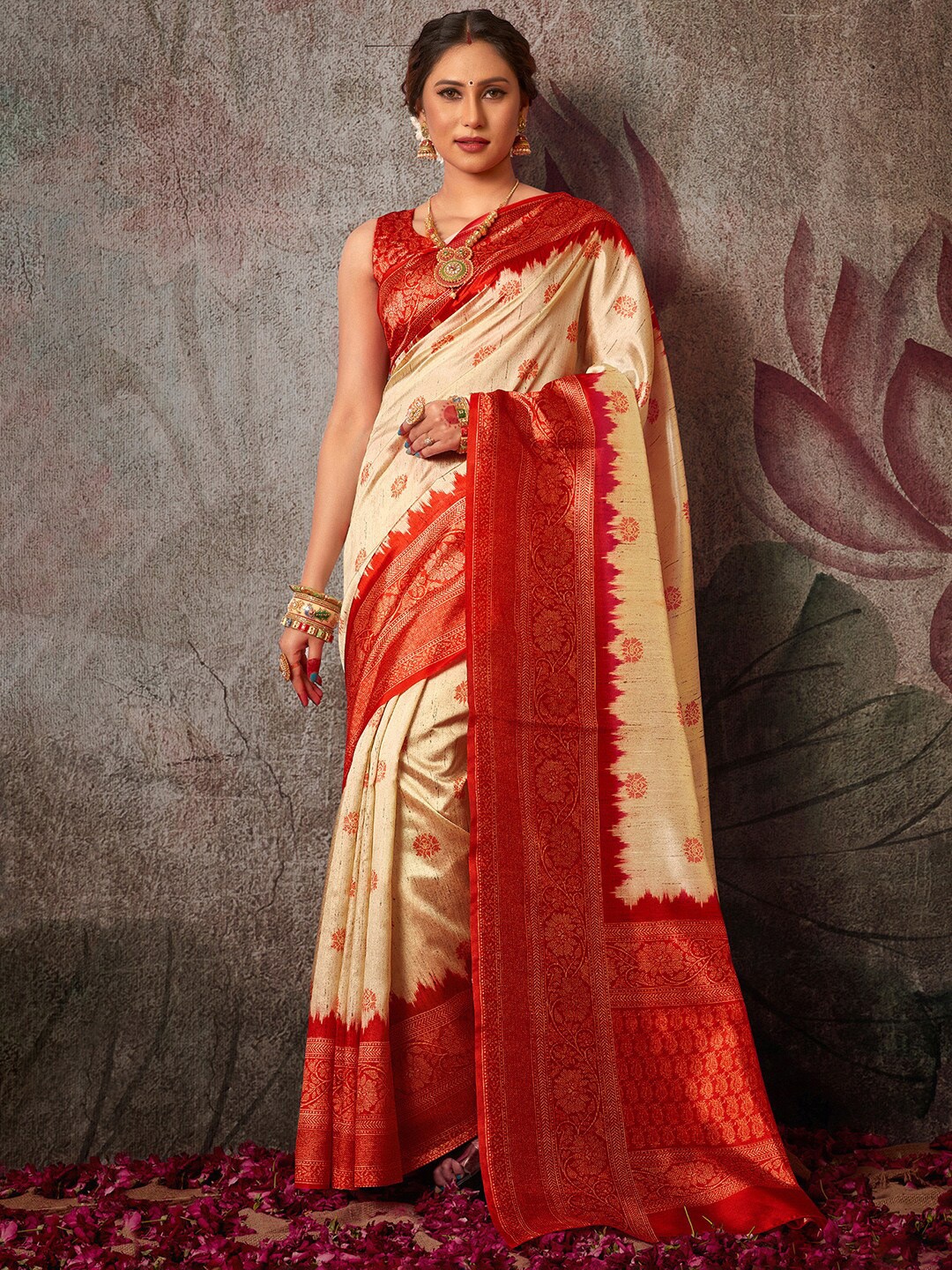 

Mitera Off White & Red Floral Silk Blend Sambalpuri Saree