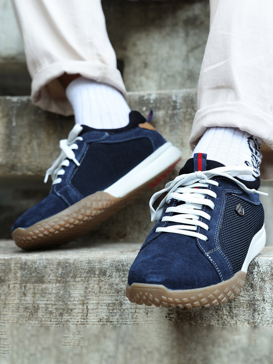 

Buckaroo Men Blue Textured Leather Sneakers