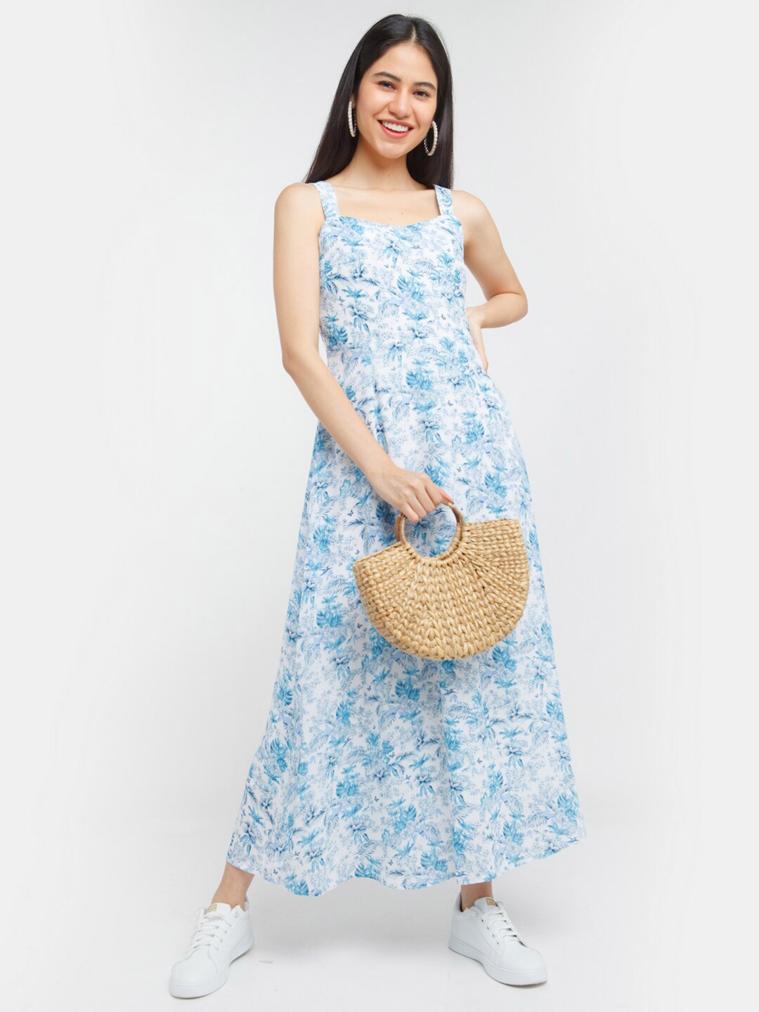 

Zink London Women White & Blue Floral Maxi Dress