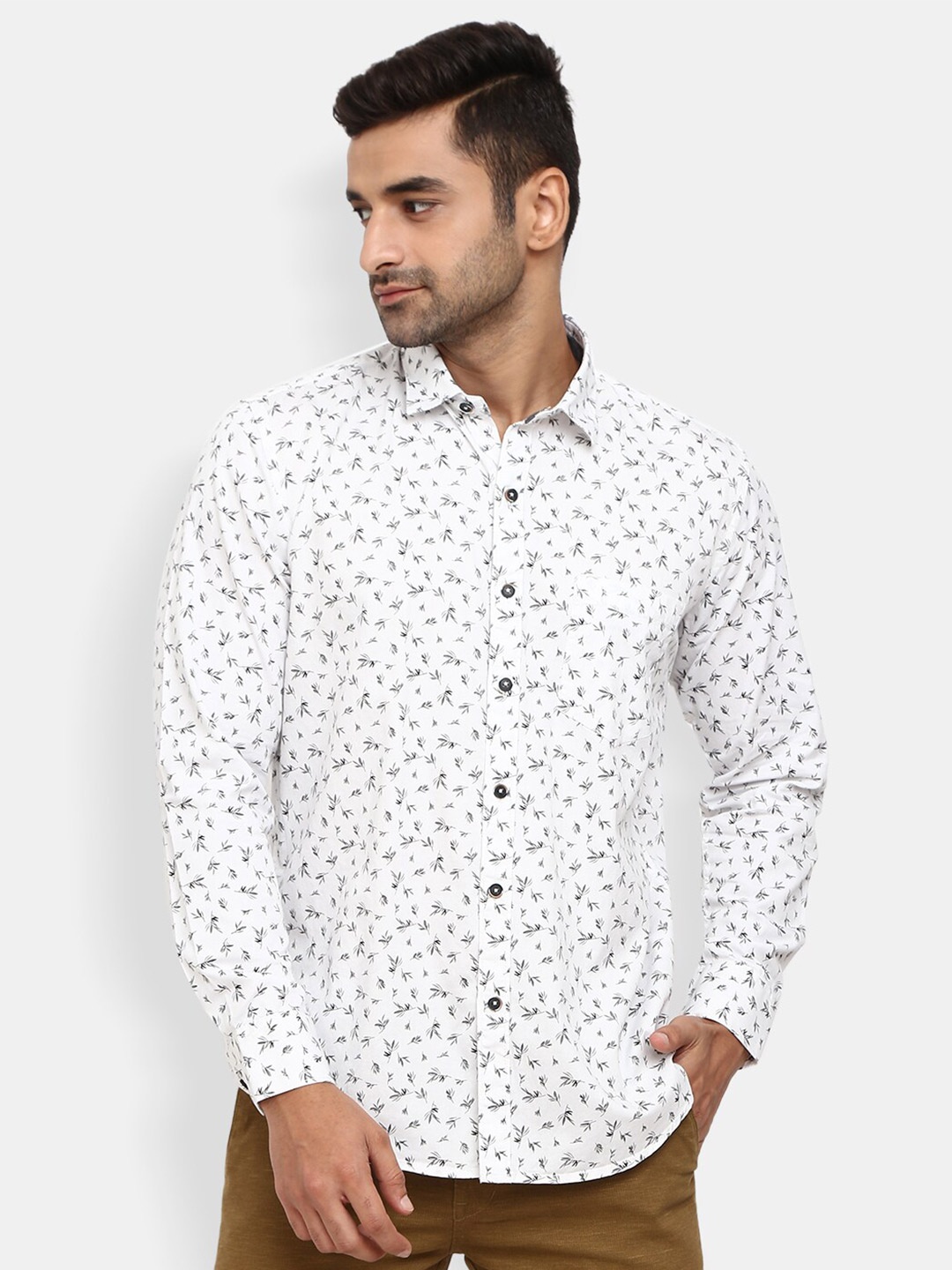 

V-Mart Men White Classic Floral Printed Casual Shirt