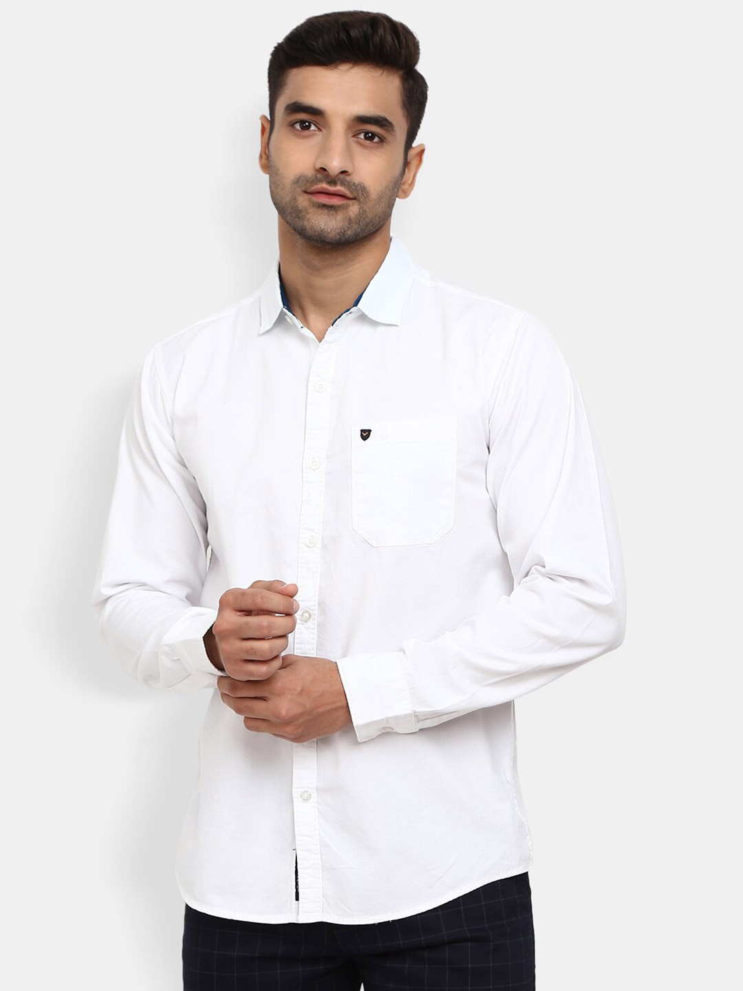 

V-Mart Men White Classic Casual Shirt