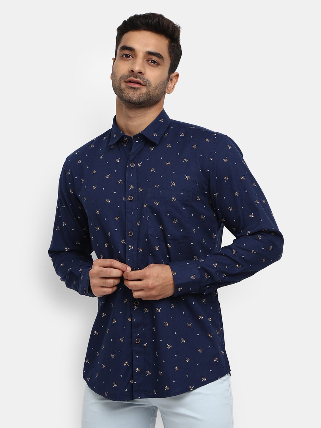 

V-Mart Men Navy Blue Classic Printed Casual Shirt