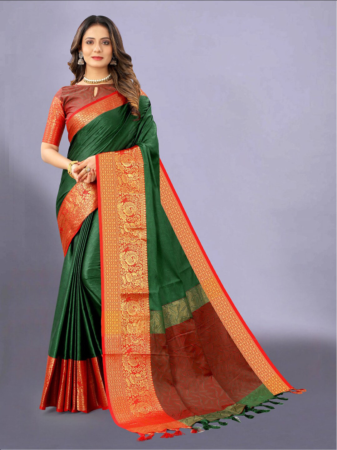 

VSaree Green & Gold-Toned Woven Design Zari Banarasi Saree