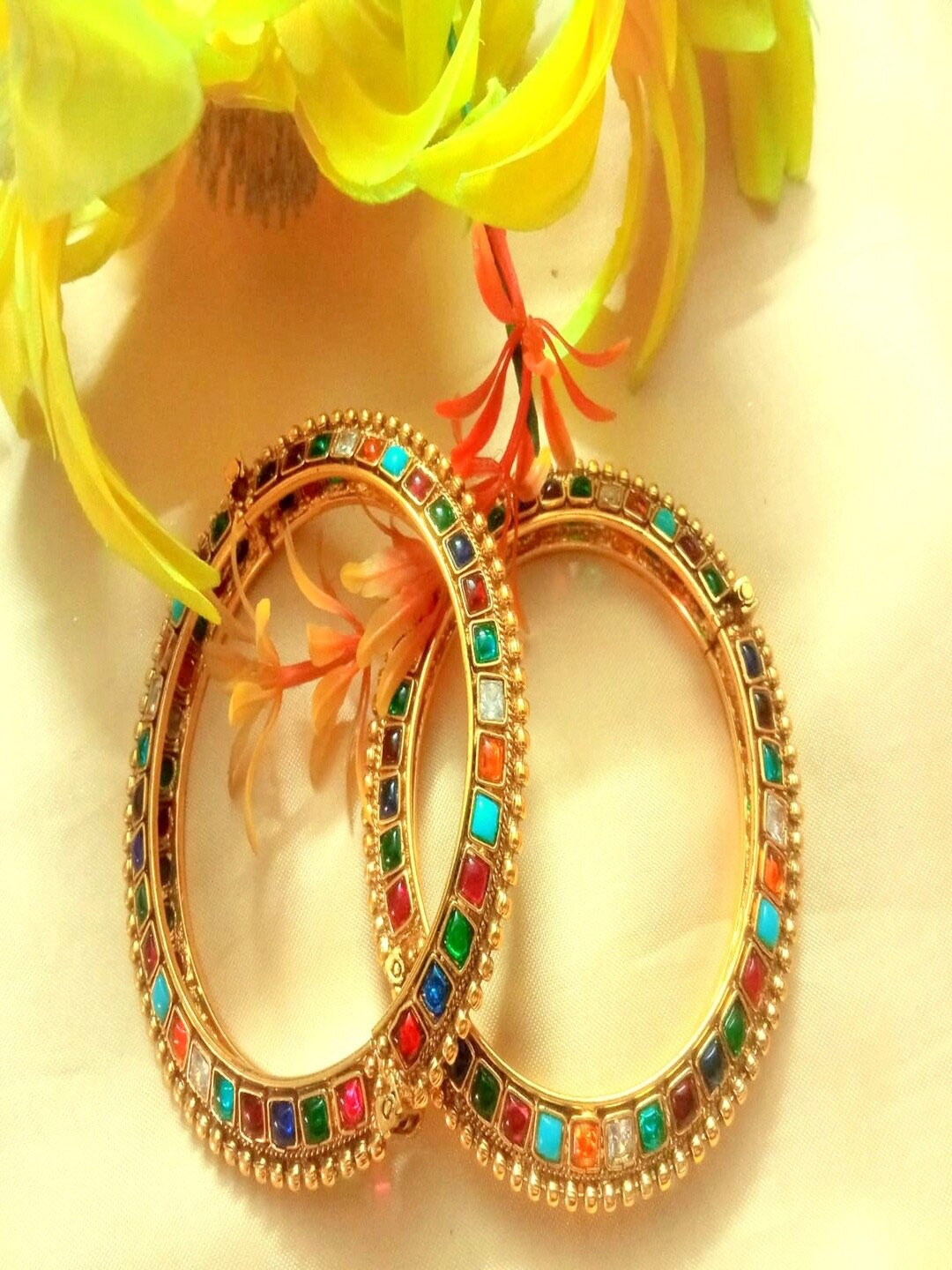 

Runjhun Pack Of 2 Gold-Toned Kundan-Studded Bangles