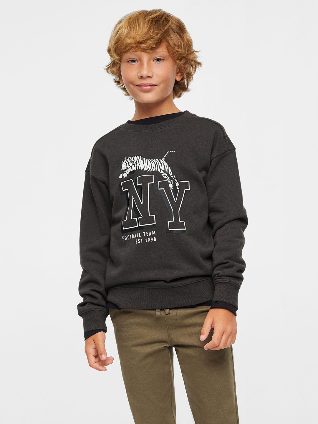 

Mango Kids Boys Grey & White Typography Printed Sustainable Sweatshirt