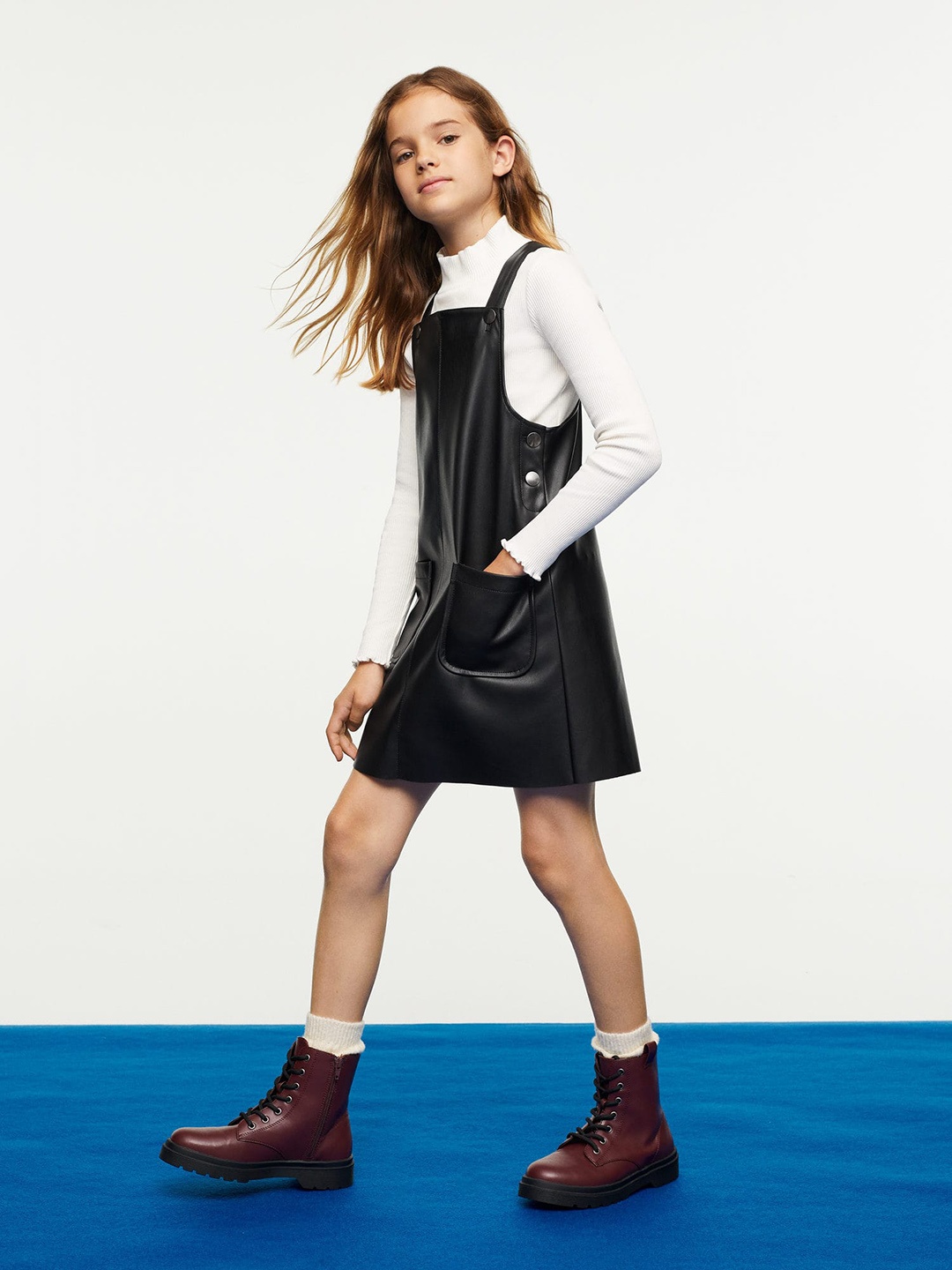 

Mango Kids Girls Black Solid Pinafore Dress