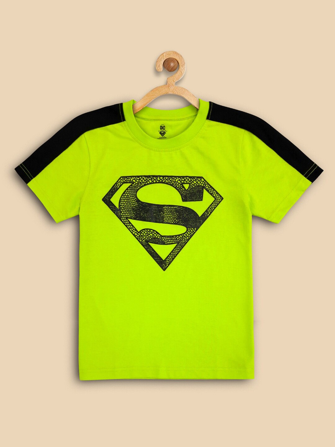 

Kids Ville Boys Fluorescent Green & Black Superman Printed T-shirt