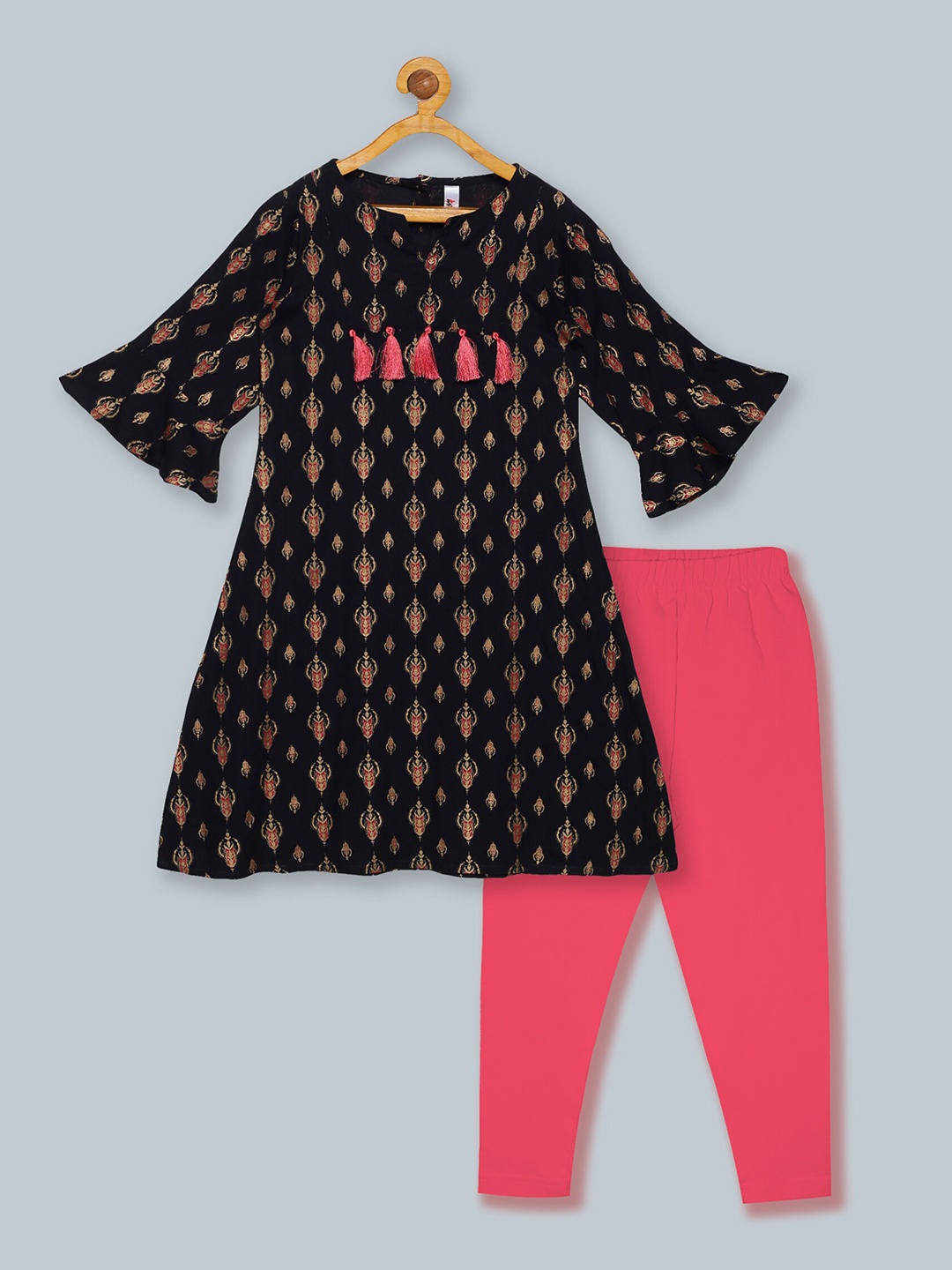 

KiddoPanti Girls Black Printed Kurta with Trousers