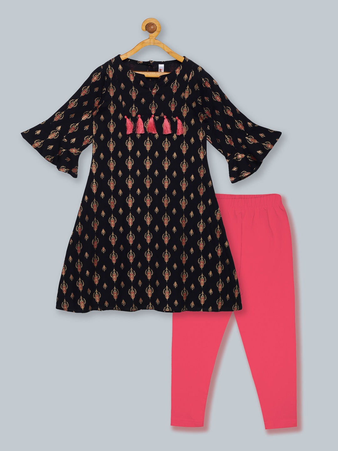 

KiddoPanti Girls Black Ethnic Motifs Printed Kurta & Solid Lycra Legging Set