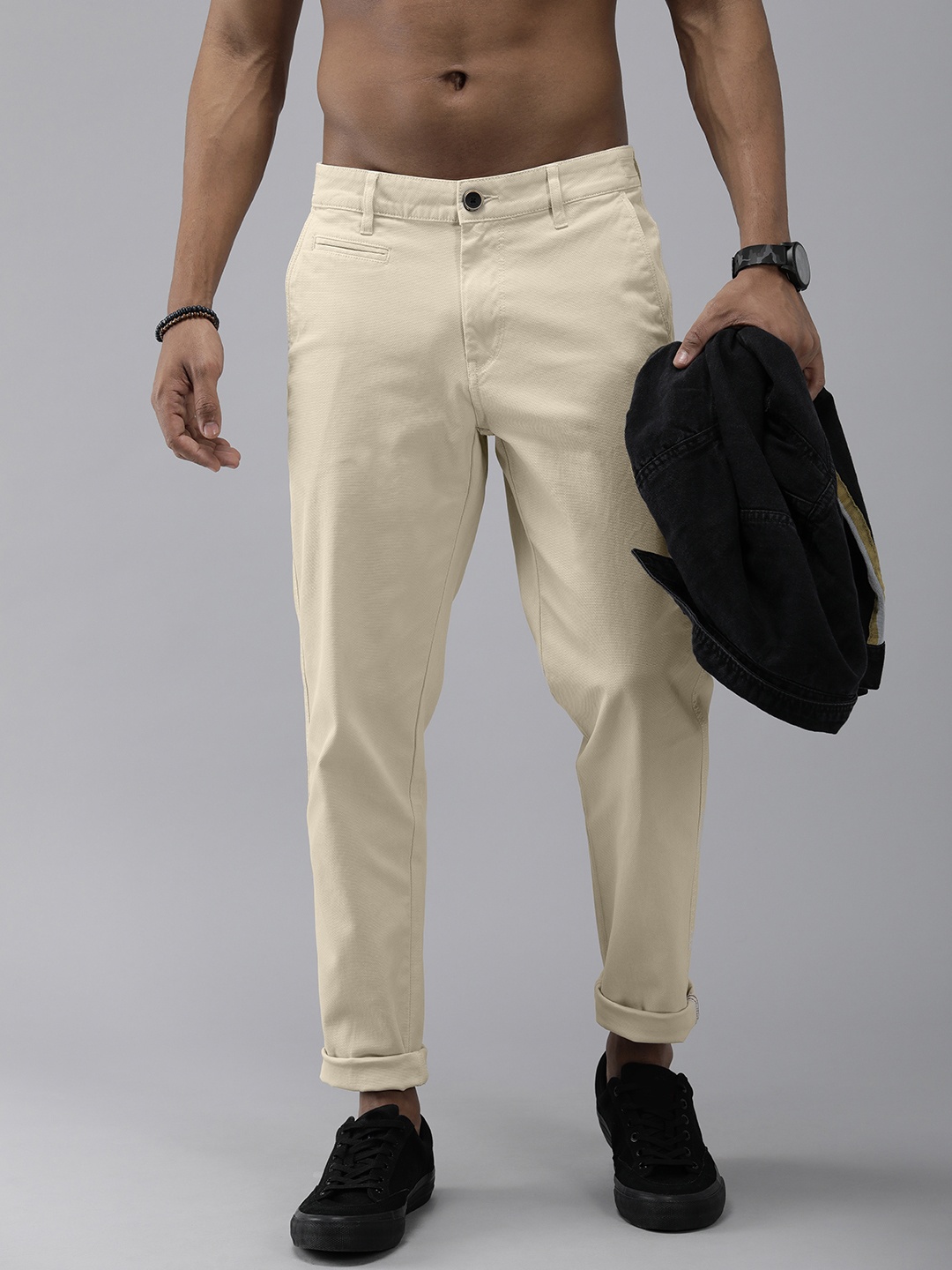 

Roadster Men Beige Solid Dobby Weave Slim Fit Chinos