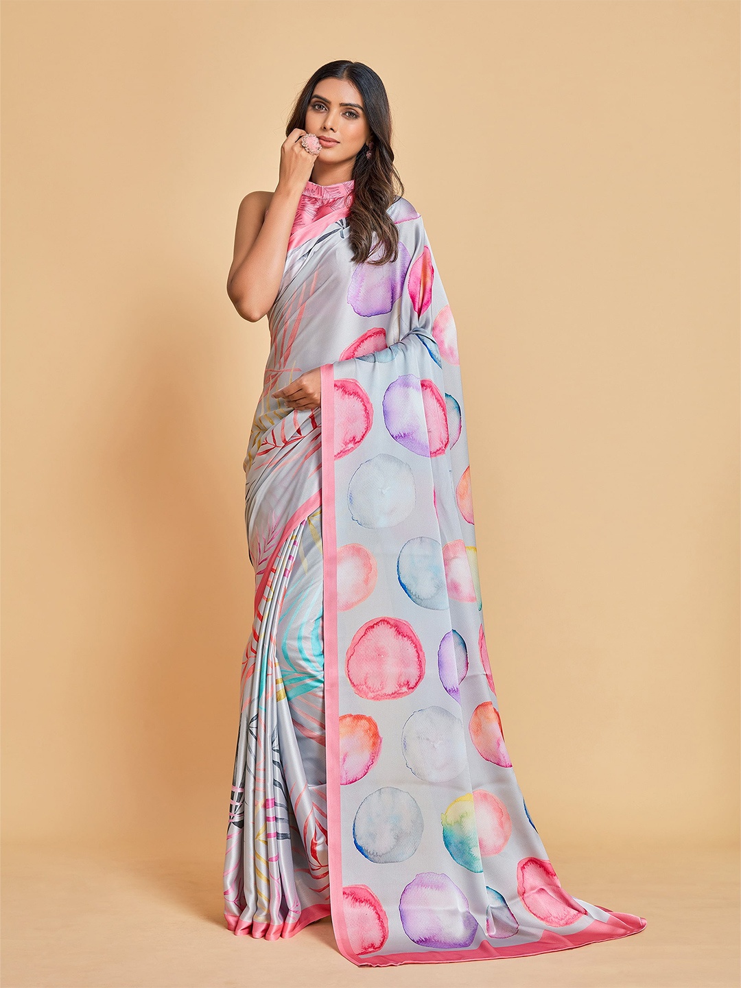 

Sangria Women Grey Geometric Printed Sarees