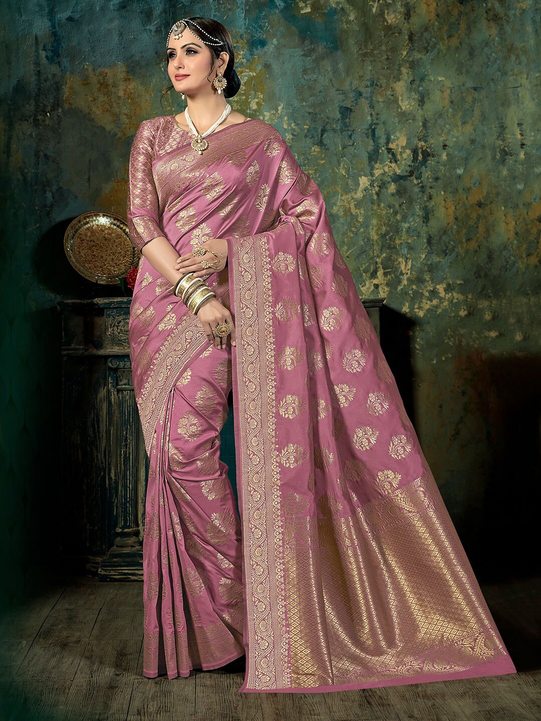 

Shaily Mauve & Gold-Toned Ethnic Motifs Zari Silk Blend Banarasi Saree