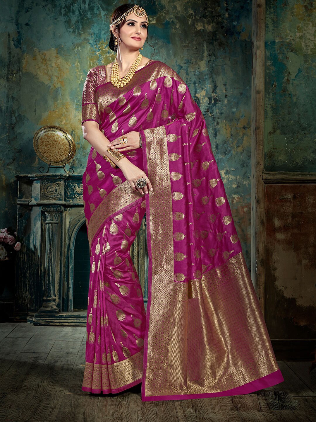 

Shaily Magenta & Gold-Toned Ethnic Motifs Zari Silk Blend Heavy Work Banarasi Saree