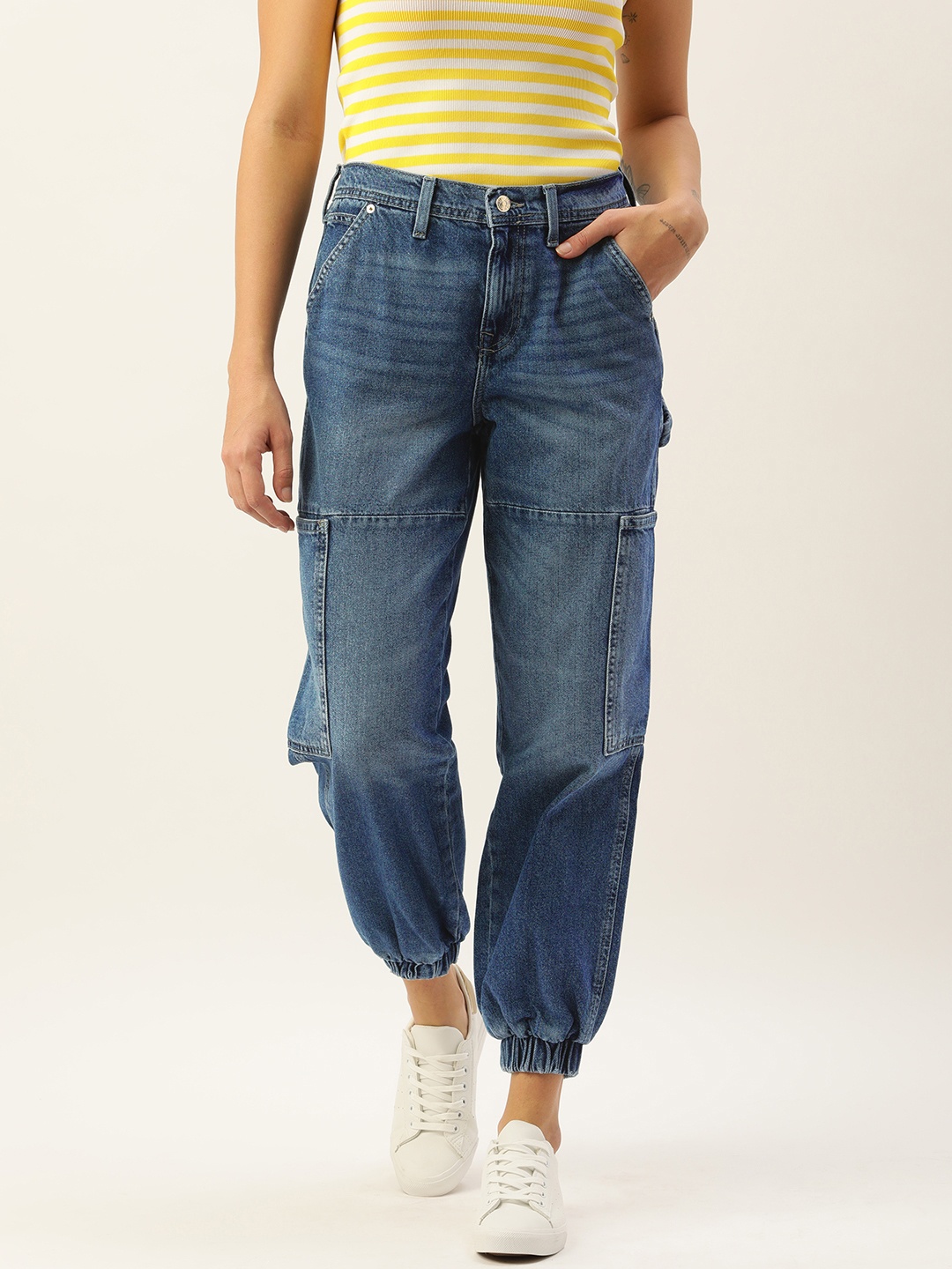 

FOREVER 21 Women Blue Light Fade Non Stretchable Jeans