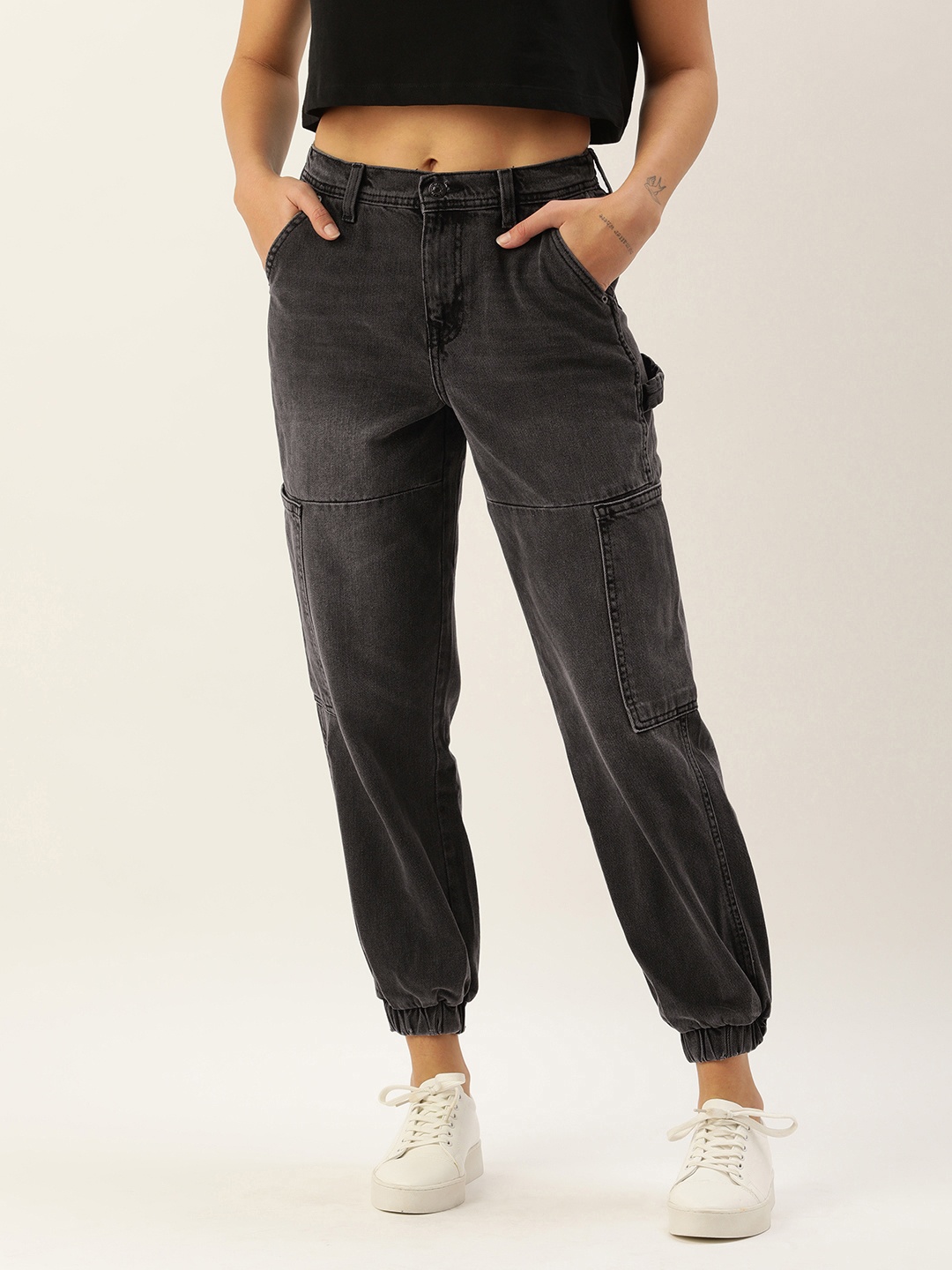 

FOREVER 21 Women Mid-Rise Jogger Fit Ankle Length Jeans, Black