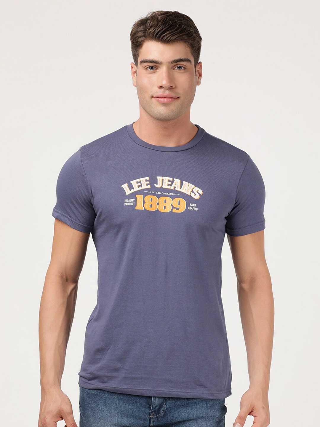 

Lee Men Blue Typography Printed Applique Slim Fit T-shirt