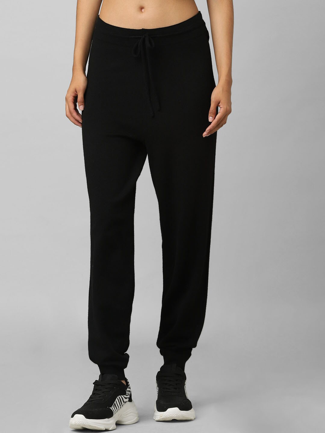 

ONLY Women Black Solid Joggers