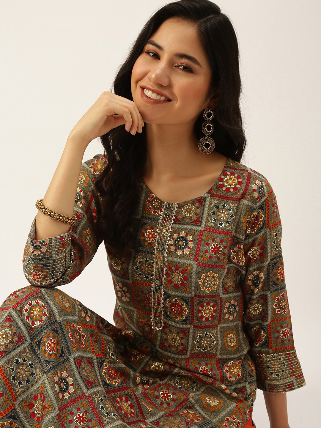 

SHOWOFF Women Olive Green & Red Geometric Embroidered Floral Kurta