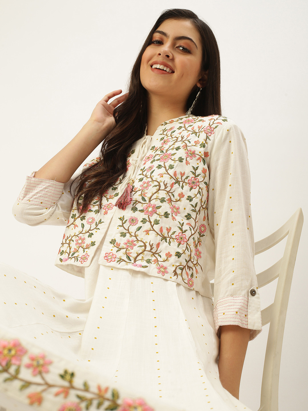 

SHOWOFF Women Off White & Peach Floral Embroidered Thread Work Floral Anarkali Kurta