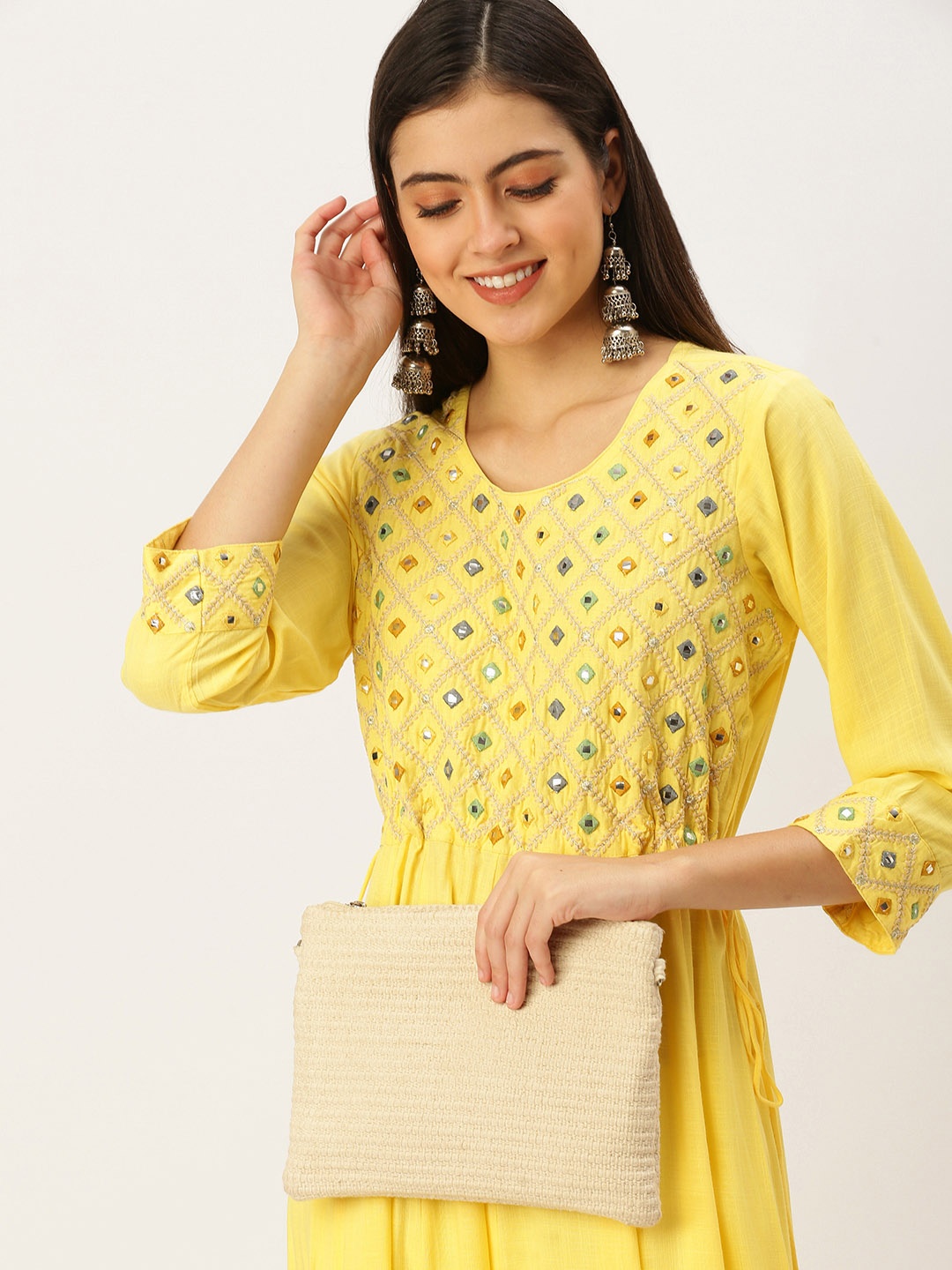 

SHOWOFF Women Yellow Geometric Embroidered Thread Work Kurta