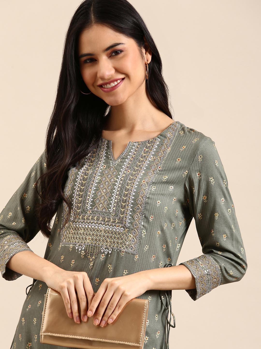 

SHOWOFF Women Grey Ethnic Motifs Yoke Design Thread Work Floral Cotton Kurta