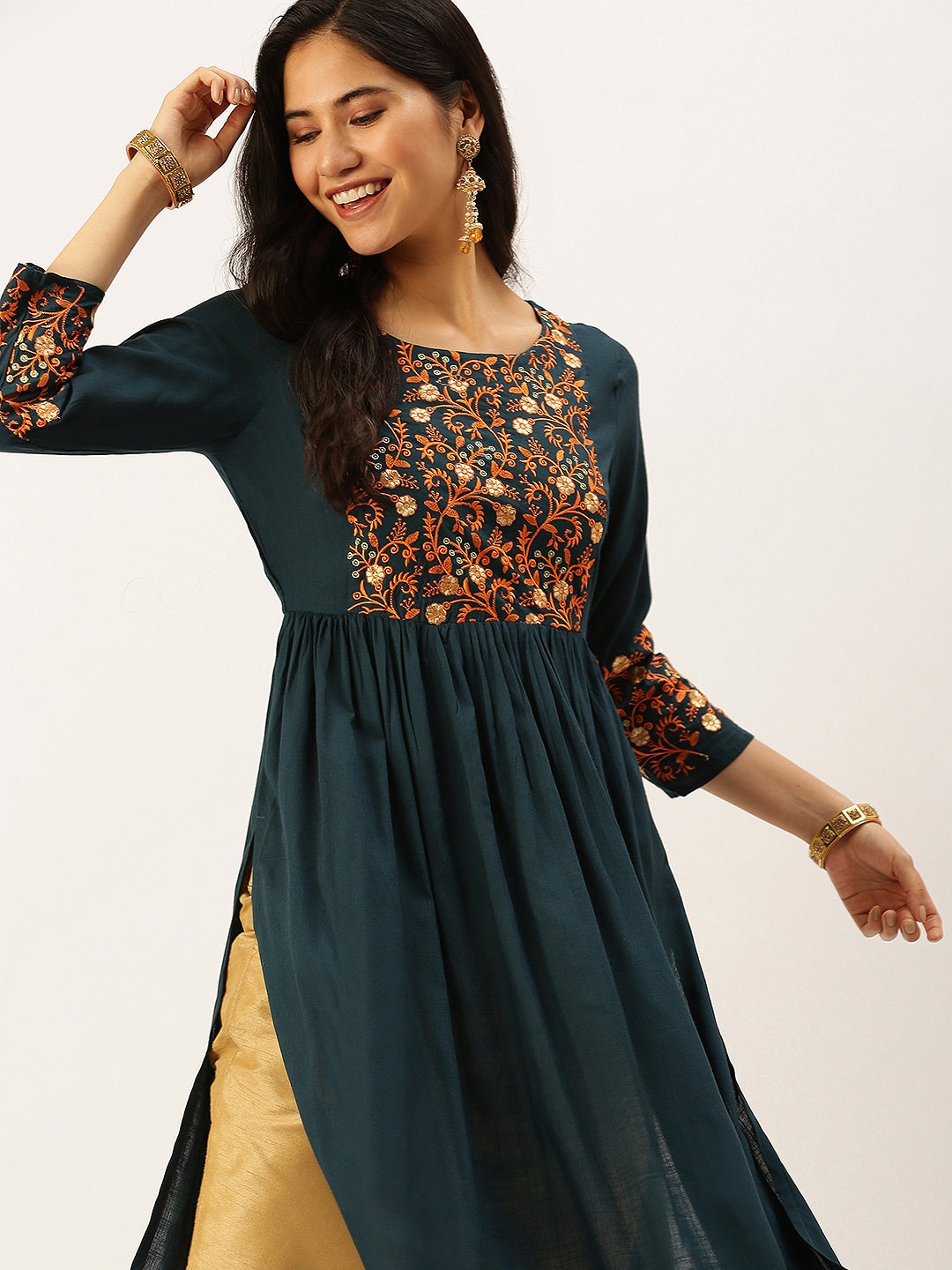 

SHOWOFF Women Green Ethnic Motifs Yoke Design Thread Work Floral Kurta