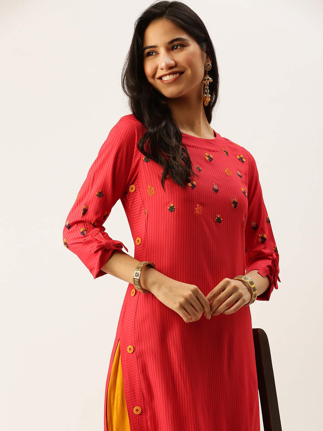 

SHOWOFF Women Red Embroidered Thread Work Floral Kurta