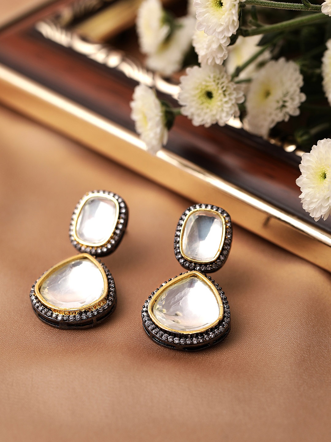 

Rubans Dual Plated Kundan Drop Earrings, Silver