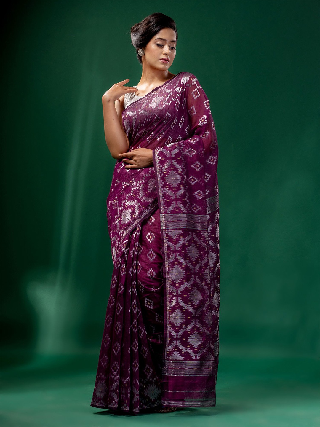 

Charukriti Magenta Silk Cotton Jamdani Saree