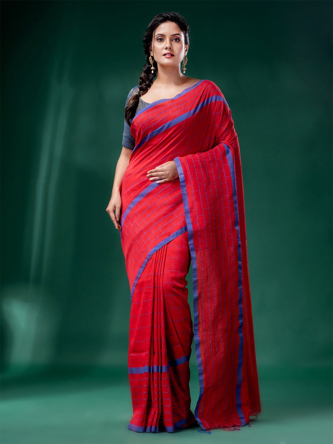 

Charukriti Women Red & Blue Striped Pure Linen Saree