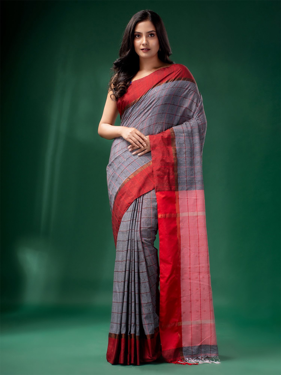 

Charukriti Grey & Red Checked Pure Cotton Saree