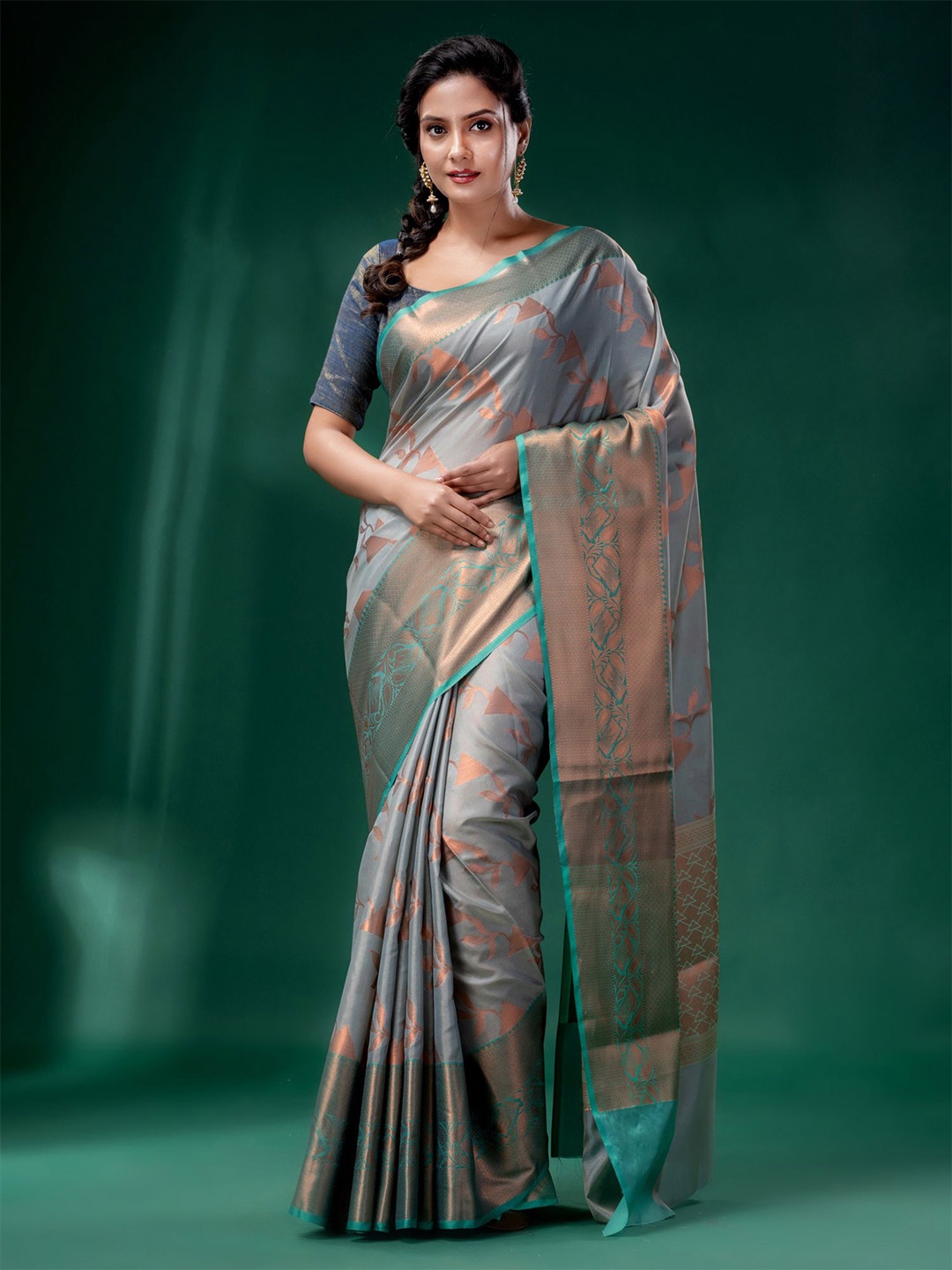 

Charukriti Grey & Green Ethnic Motifs Zari Silk Cotton Saree