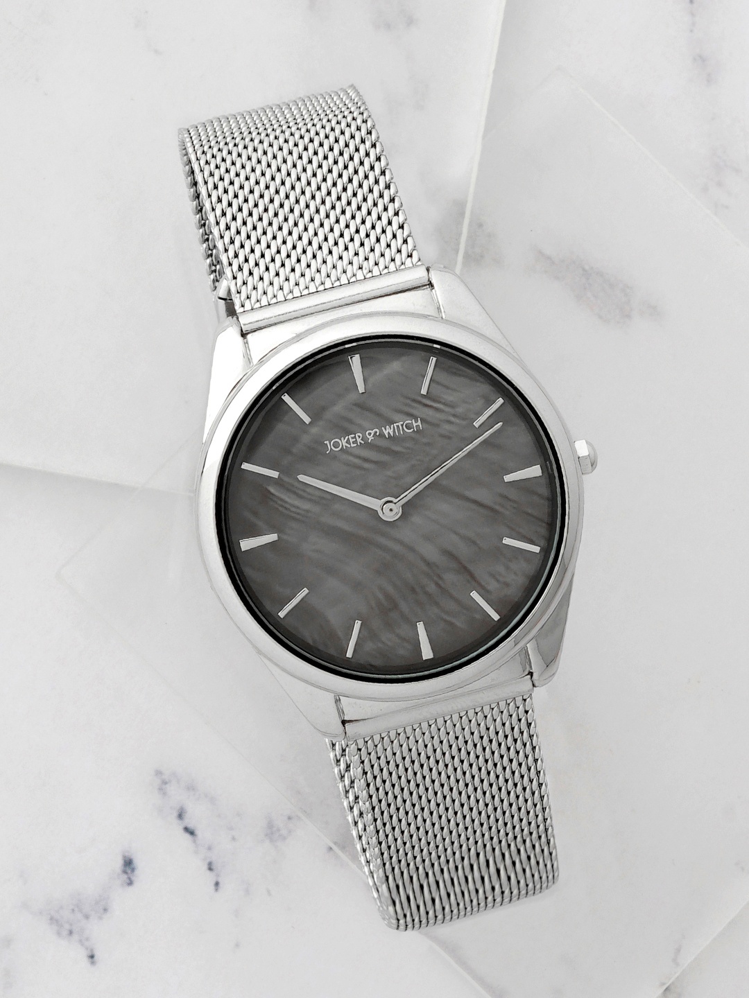 

JOKER & WITCH Women Black Dial & Silver Toned Bracelet Style Straps Analogue Watch