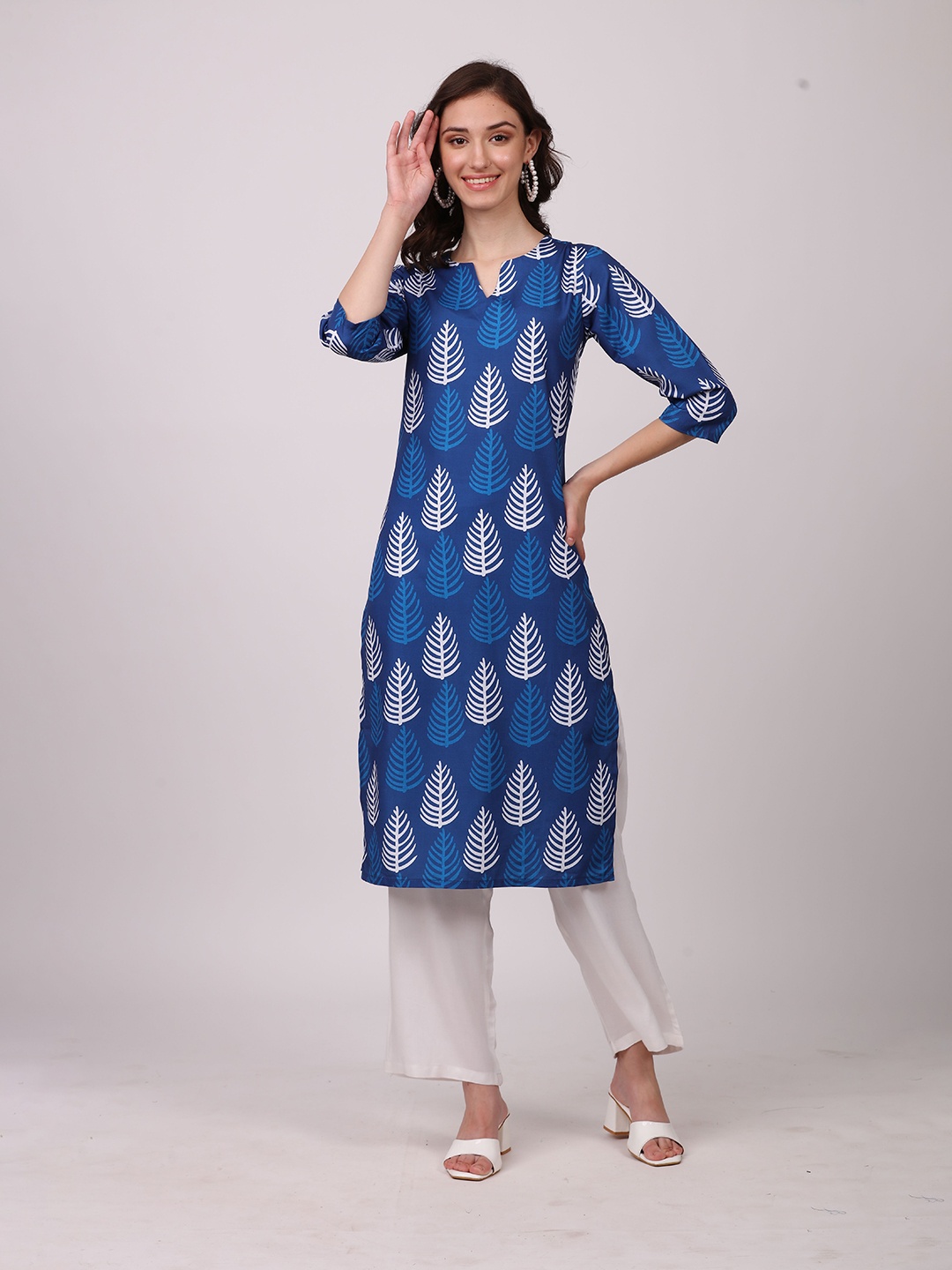 

SEW YOU SOON Women Blue & White Quirky Printed Quirky Kurta