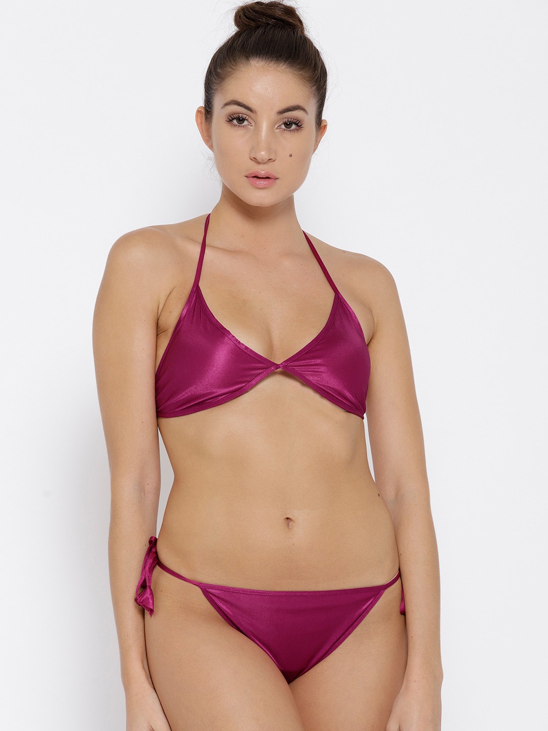

Clovia Magenta String Lingerie Set BP0231G31O
