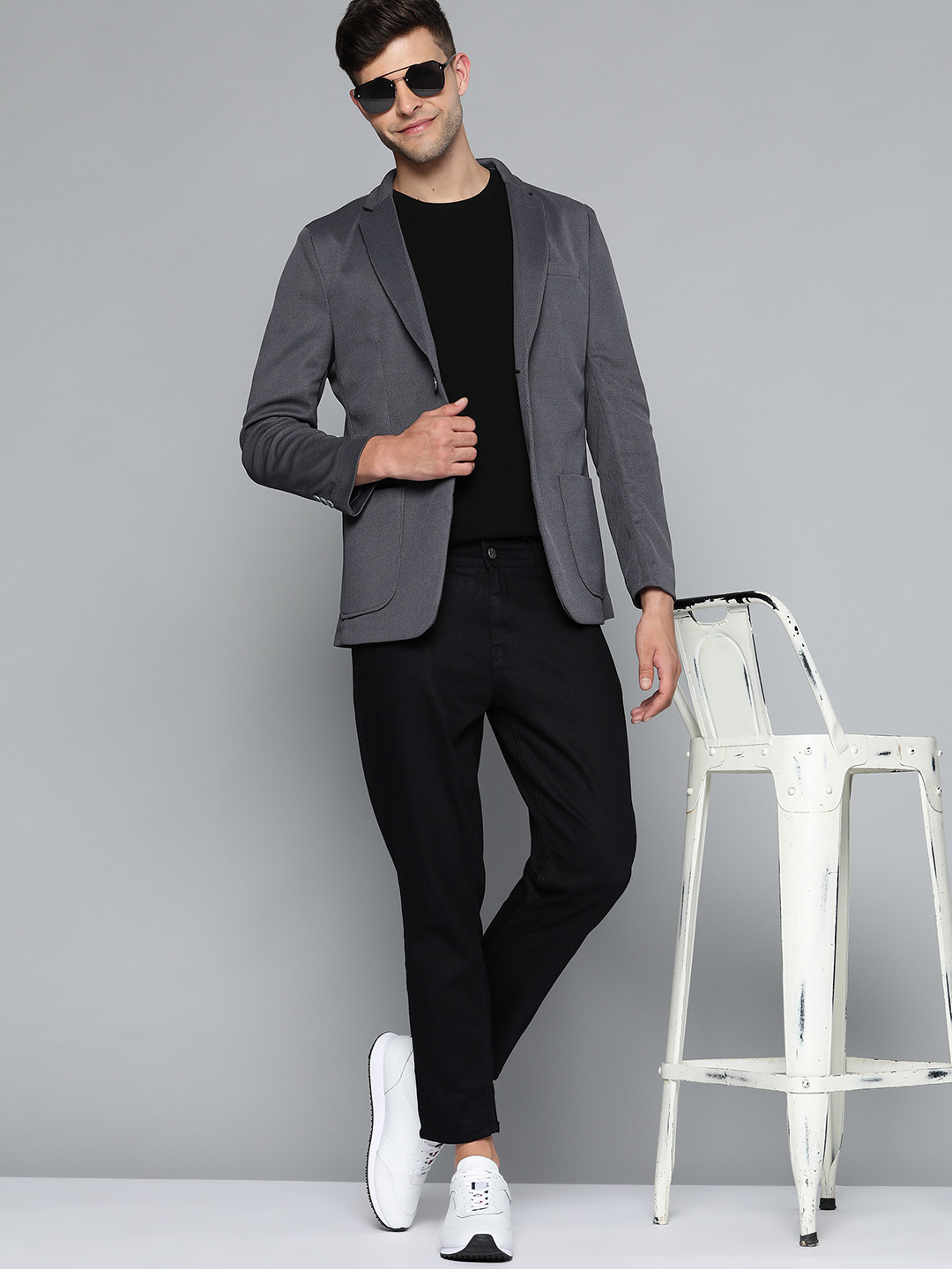 

HERE&NOW Men Charcoal Grey Self Design Single Breasted Blazer