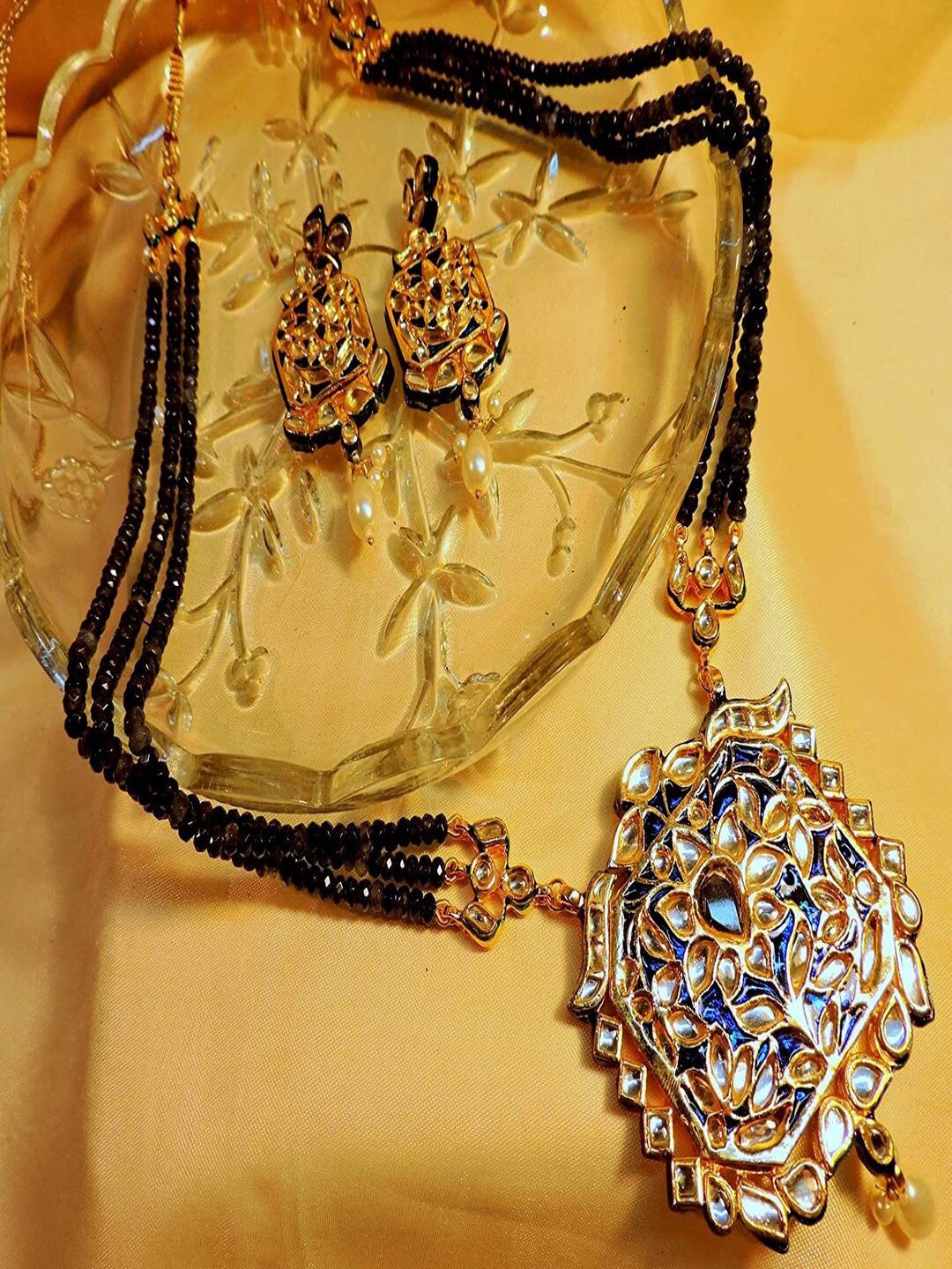 

Runjhun Gold-Plated Gold-Toned Blue Kundan Studded Jewellery Set