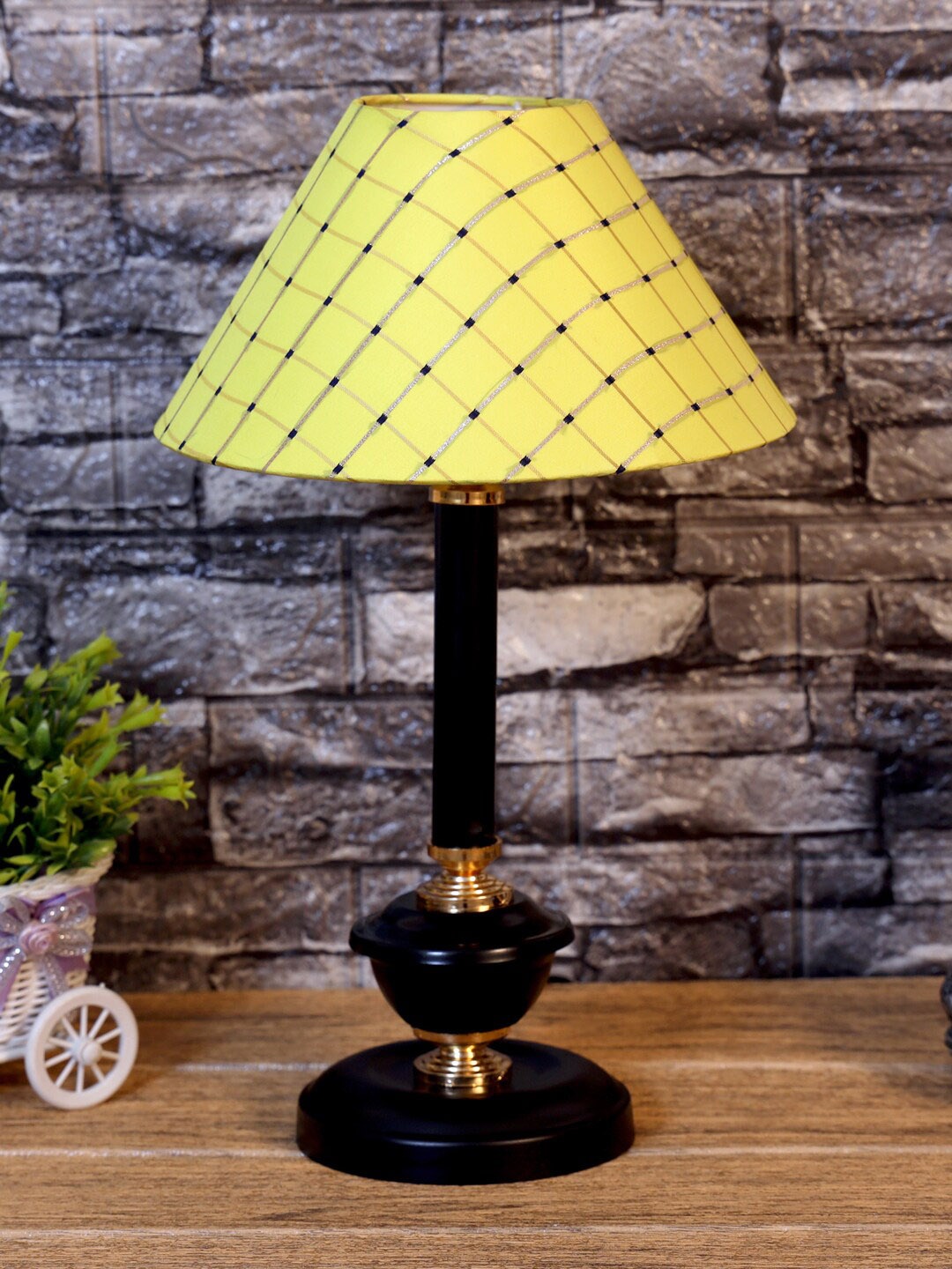 

foziq Adults Black & Yellow Printed Table Lamp