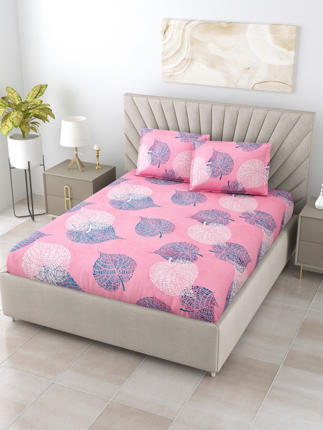 

Varde Blue & White Floral 180 TC King Bedsheet with 2 Pillow Covers