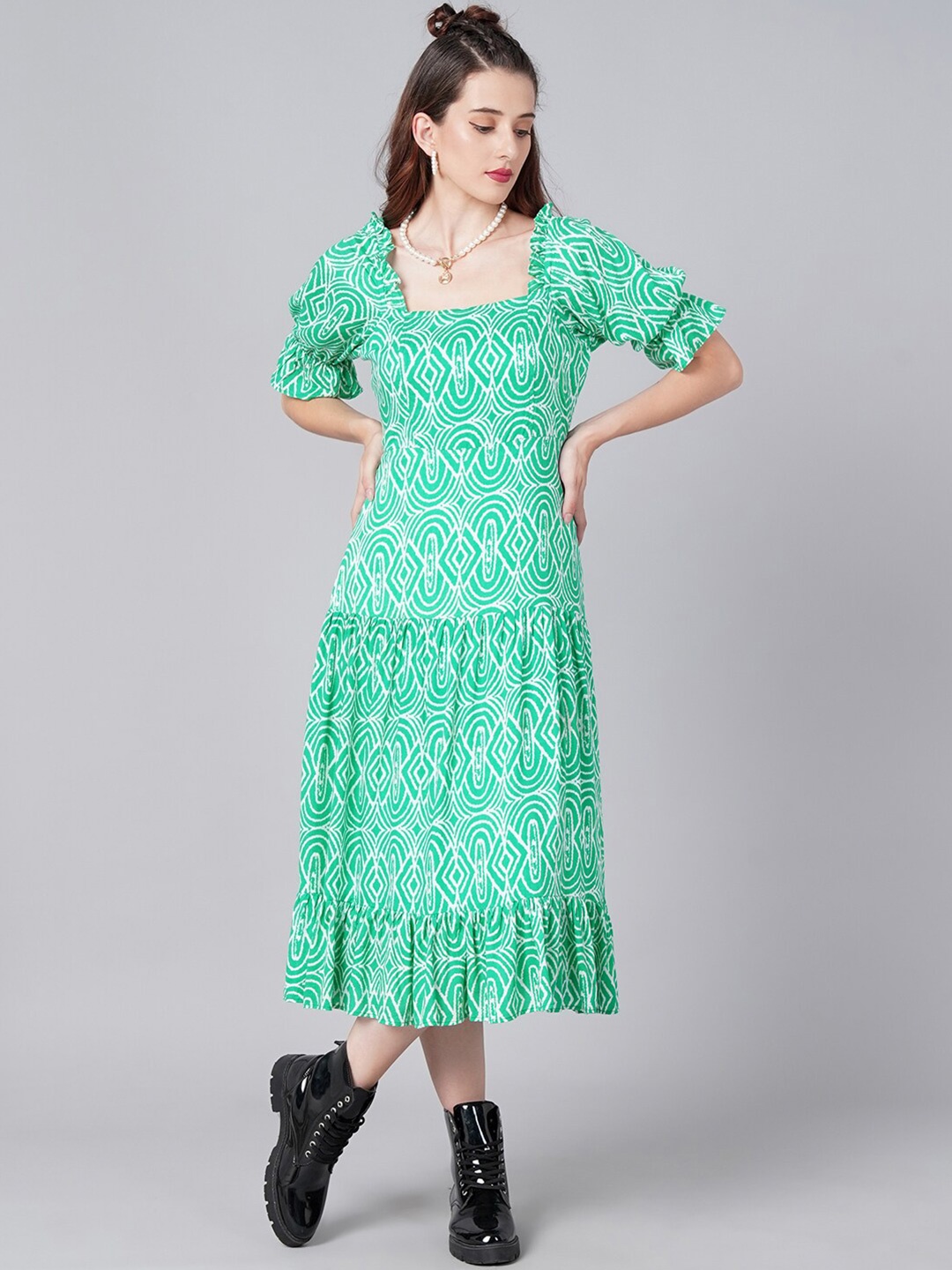

Cation Women Green & White Printed Puff Sleeve Midi Dress