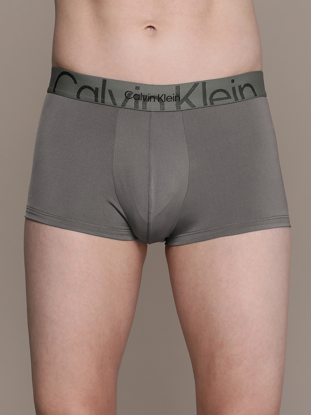 

Calvin Klein Underwear Men Grey Solid Trunks- NB33125GS