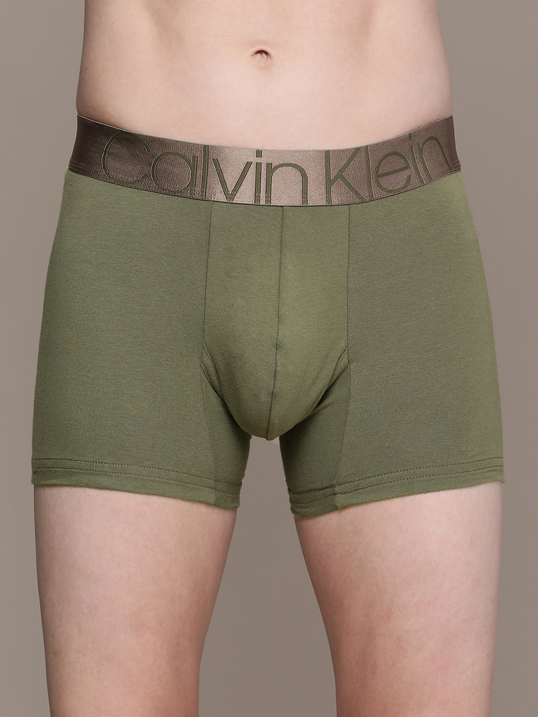 

Calvin Klein Underwear Men Olive Green Solid Trunks- NB25370SR