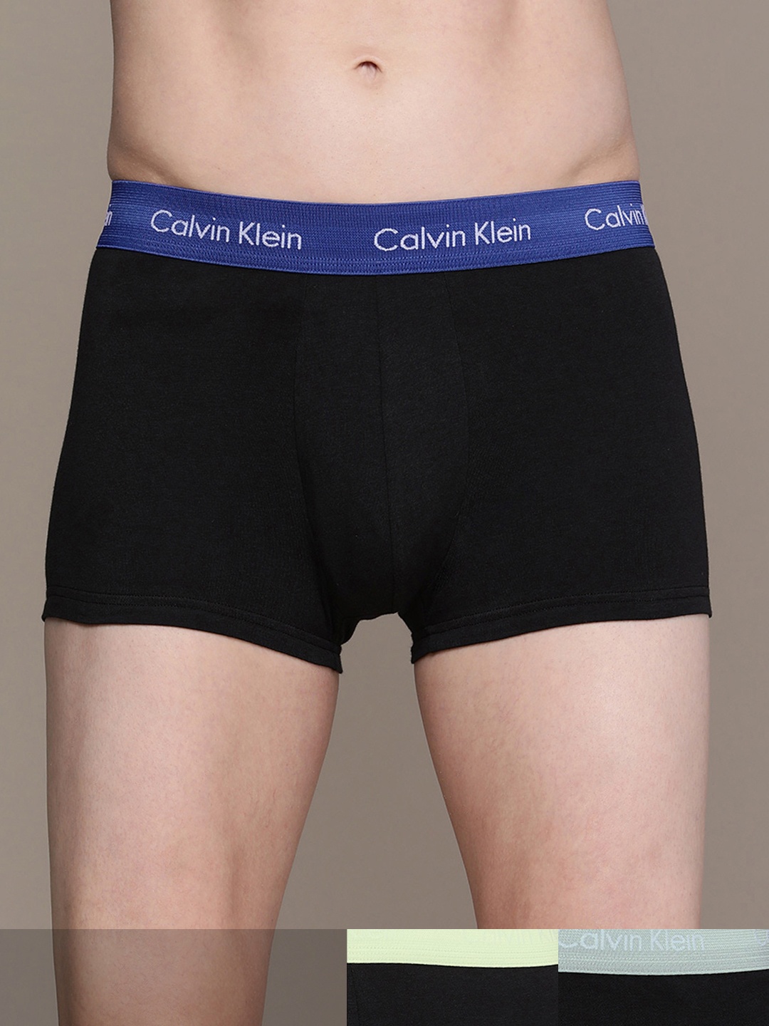 

Calvin Klein Underwear Men Pack Of 3 Solid Trunks- U26646V2, Black
