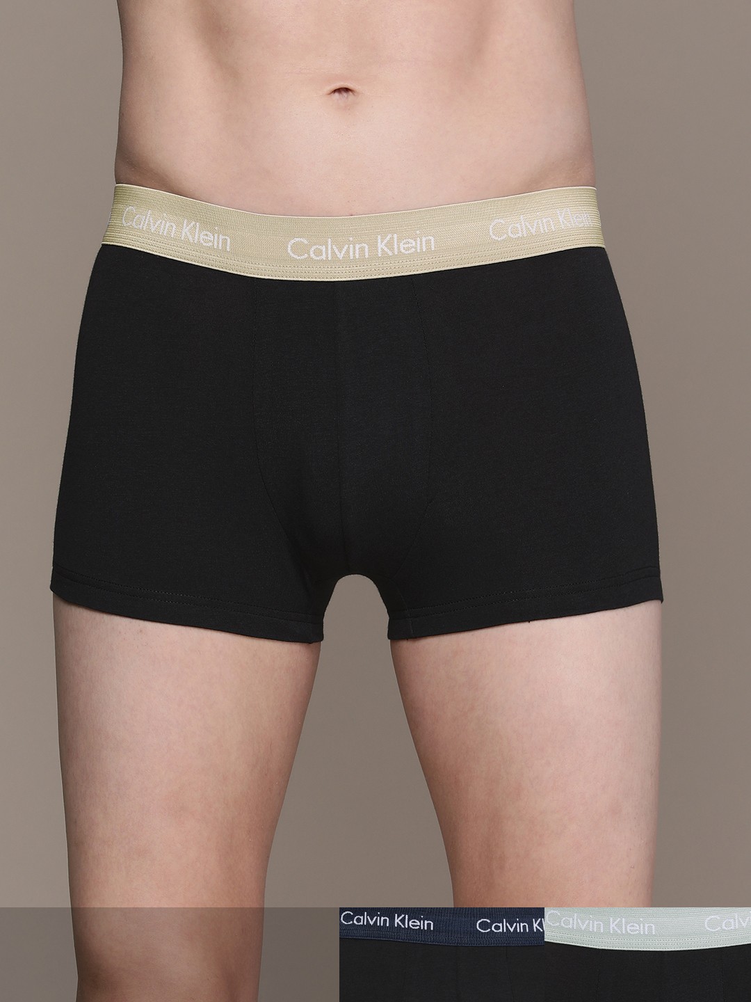 

Calvin Klein Underwear Men Pack of 3 Solid Trunks U26646ED, Black