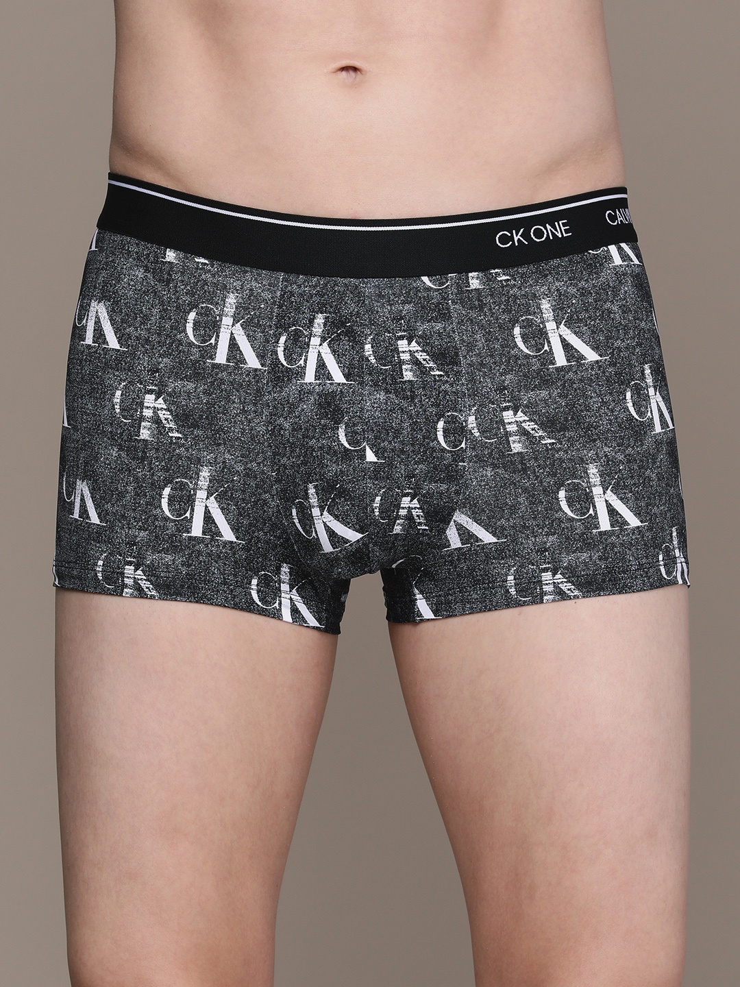 

Calvin Klein Underwear Men Charcoal Grey Brand Logo Print Trunk NB22256O4