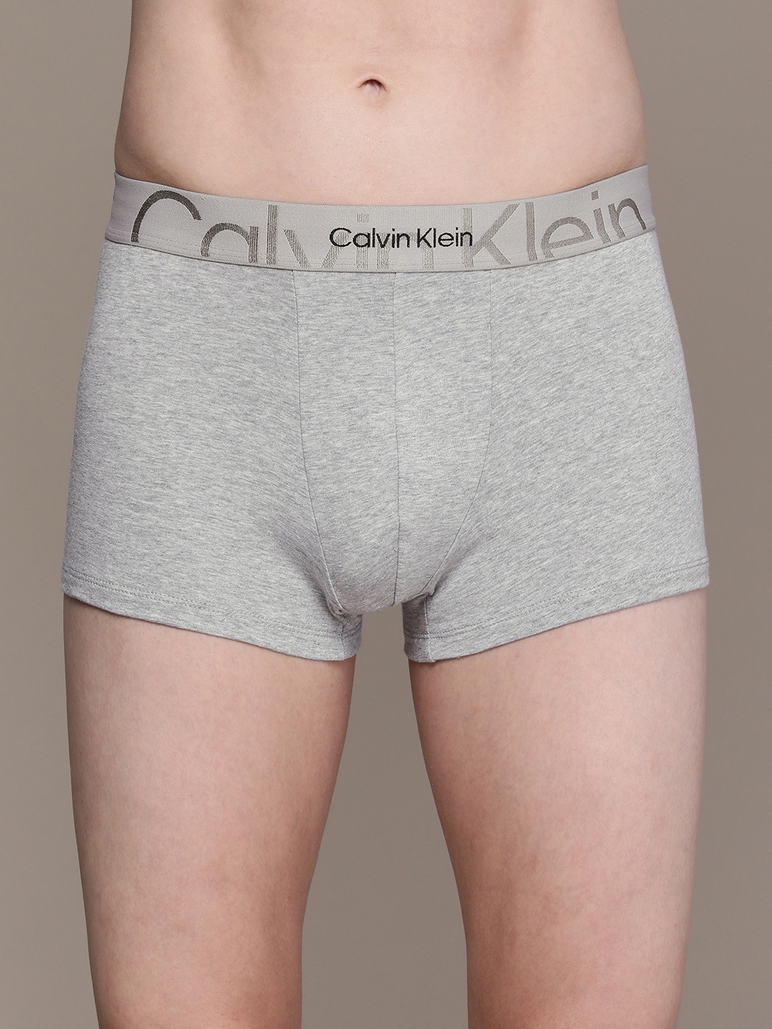 

Calvin Klein Underwear Men Grey Solid Trunks- NB3299P7A