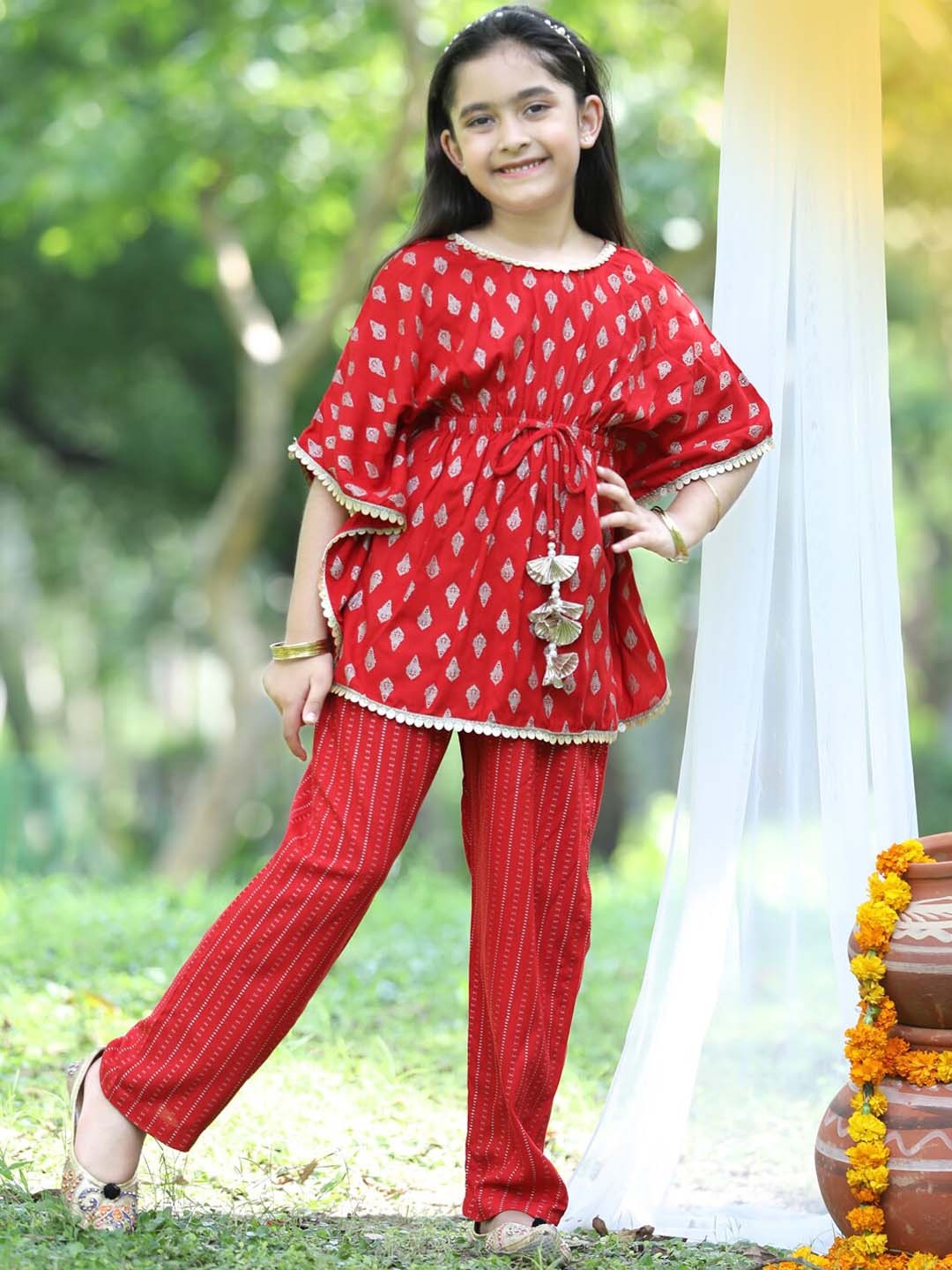 

Cutiekins Girls Red Ethnic Motifs Printed Gotta Patti Kurta with Palazzos