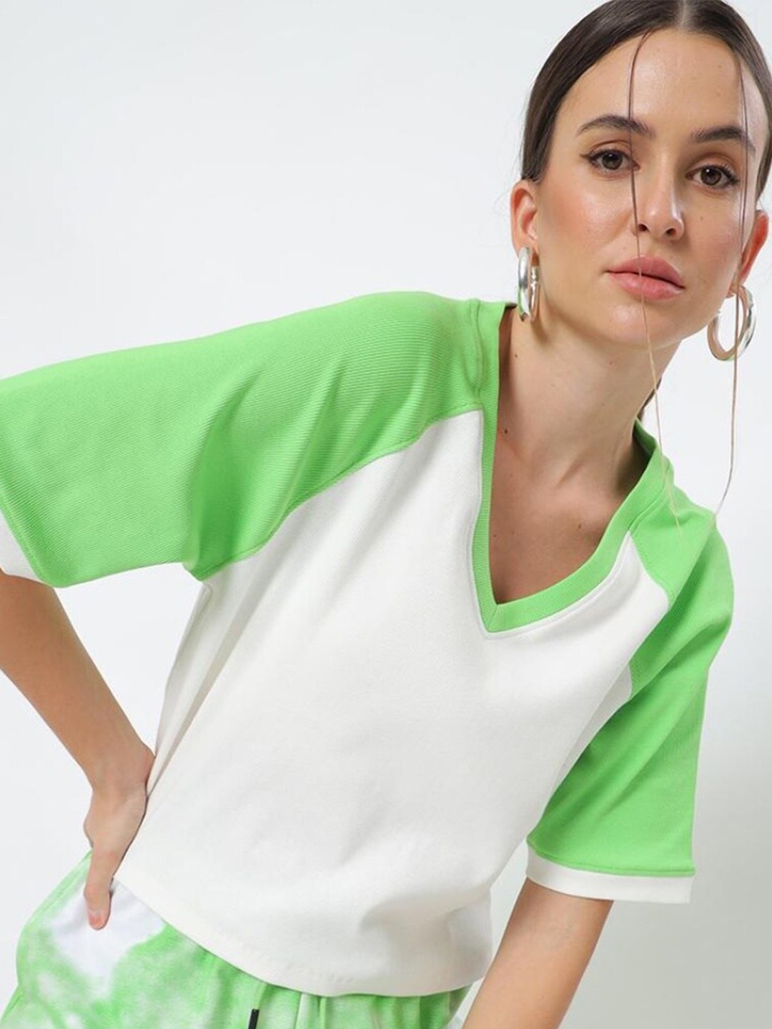 

Bewakoof Women Green & White V-Neck Pure Cotton Slim Fit T-shirt
